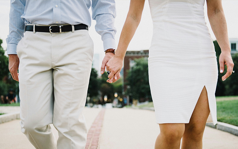 デートする2人の画像